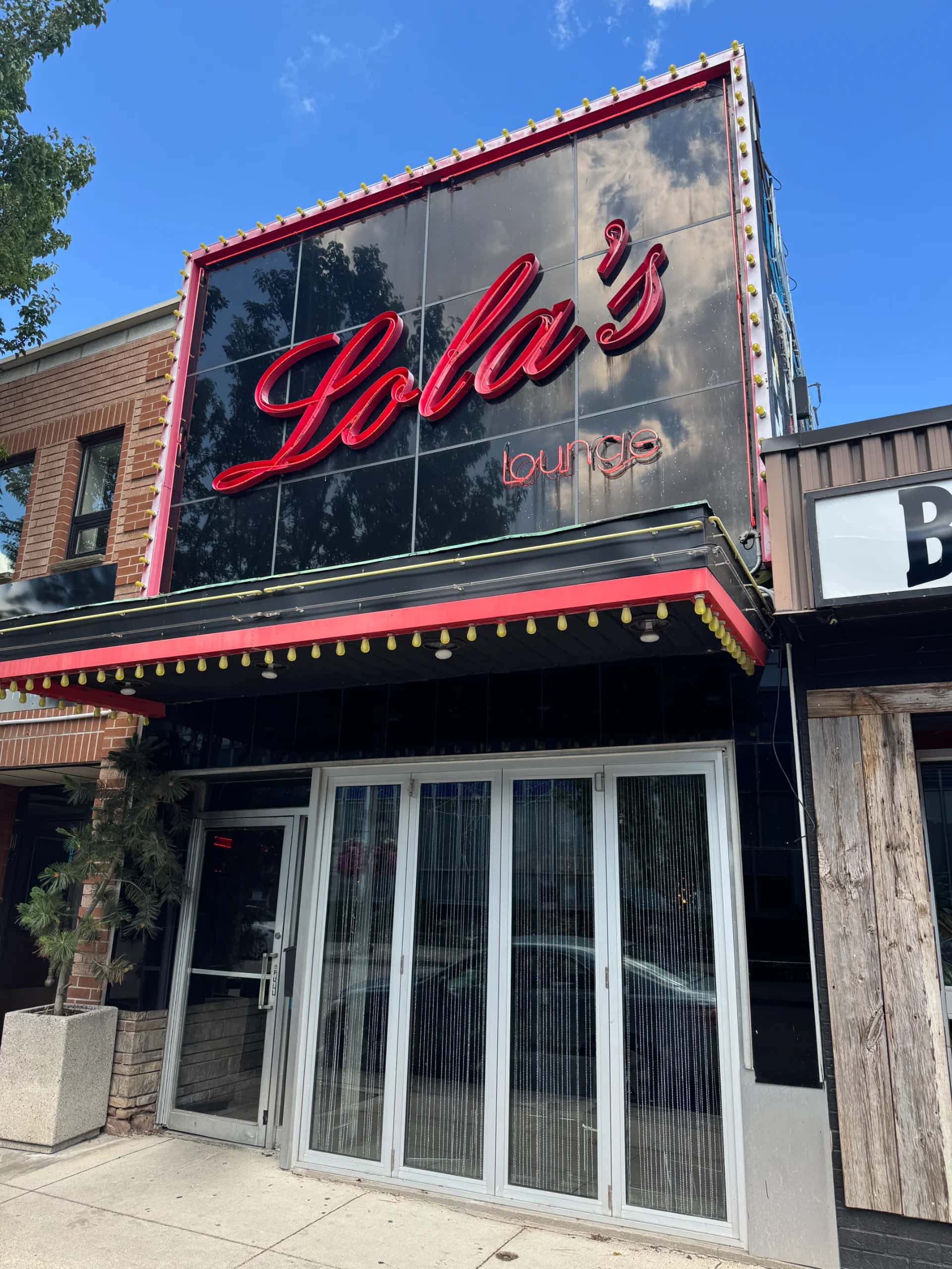 Lola’s Lounge